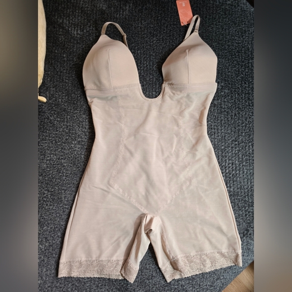 Other - FeelinGirl Shapewear for Women With Tummy Control Built In Bra With U Plunge NWT
